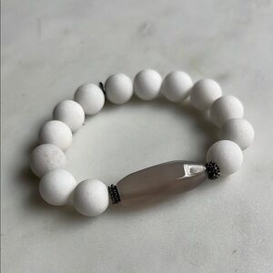 Marlyn Schiff White Beaded Bracelet with Gray Accent‎ Bead Stretch Chunky NWOT